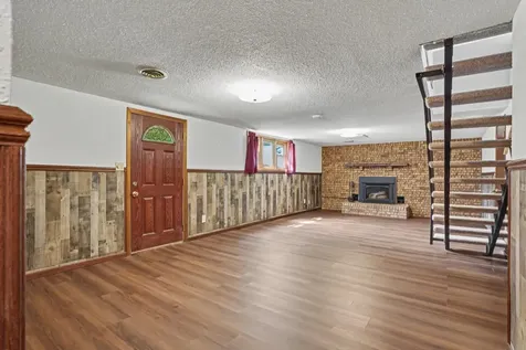 726 8th Avenue NE Oelwein IA 50662