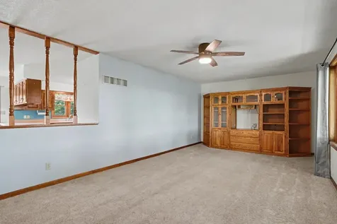 726 8th Avenue NE Oelwein IA 50662
