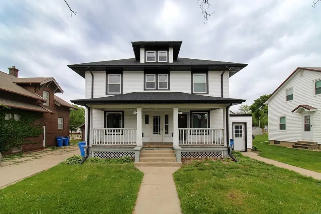811 G Avenue Grundy Center IA 50638