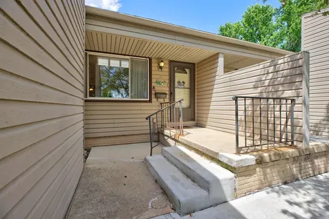 1026 Prairie Meadow Court Waterloo IA 50701