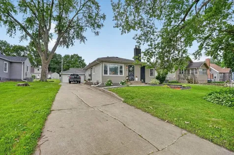 204 Cornwall Avenue Waterloo IA 50702