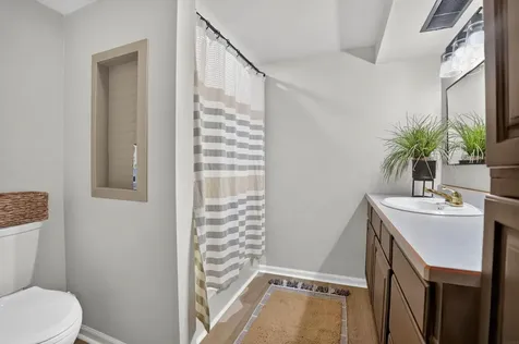 204 Cornwall Avenue Waterloo IA 50702