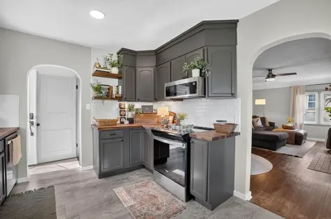 204 Cornwall Avenue Waterloo IA 50702