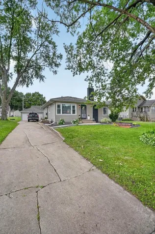 204 Cornwall Avenue Waterloo IA 50702