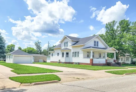 508 New Street Manchester IA 52057