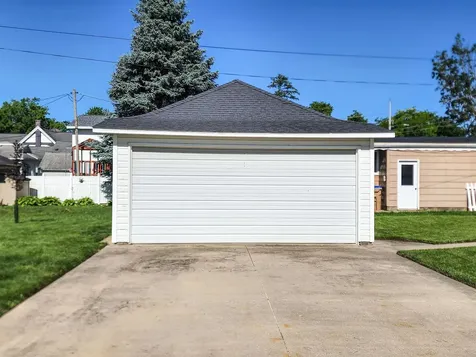 508 New Street Manchester IA 52057