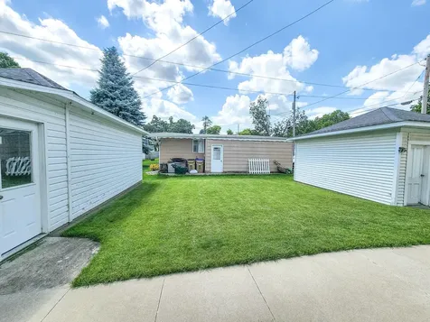 508 New Street Manchester IA 52057