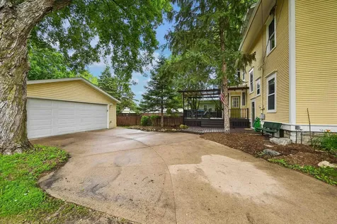 310 SW 5th Street Waverly IA 50677
