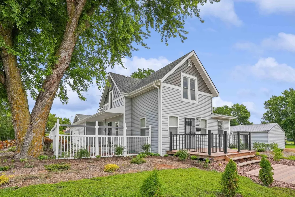 1714 12th Avenue Eldora IA 50627