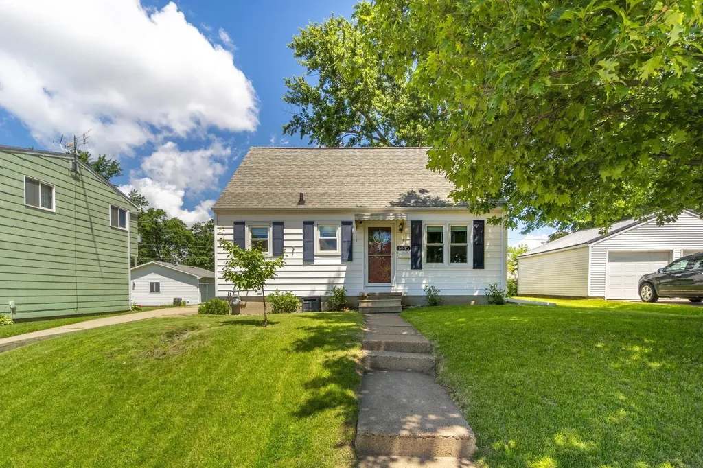 1445 E Mitchell Avenue Waterloo IA 50702