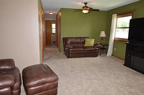 908 1st Ave. S.e Oelwein IA 50662