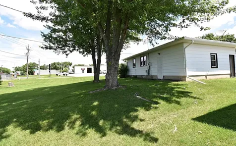 908 1st Ave. S.e Oelwein IA 50662