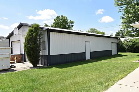 908 1st Ave. S.e Oelwein IA 50662