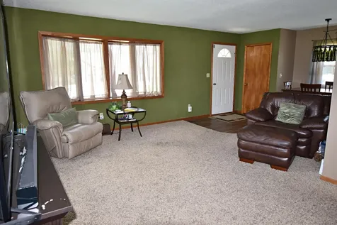 908 1st Ave. S.e Oelwein IA 50662