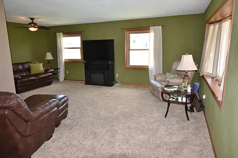 908 1st Ave. S.e Oelwein IA 50662