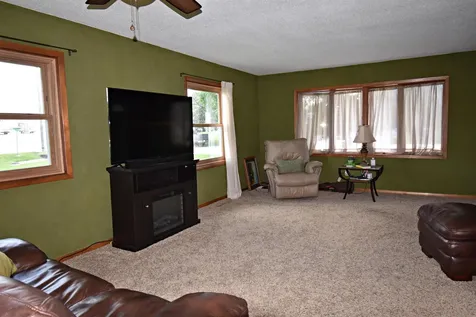 908 1st Ave. S.e Oelwein IA 50662