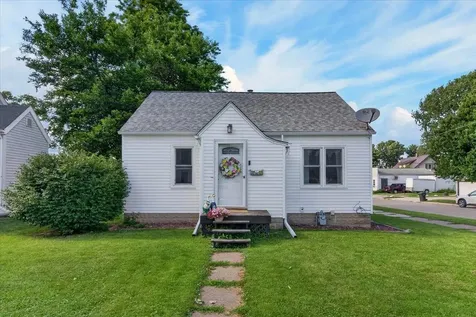 1557 Forest Avenue Waterloo IA 50702