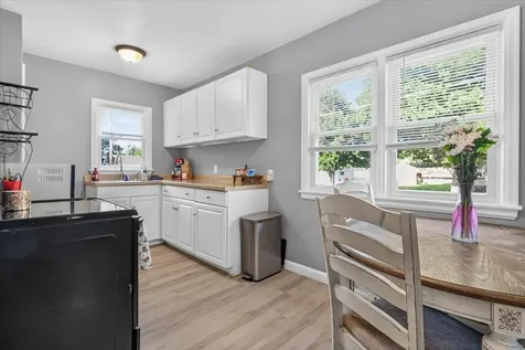 1557 Forest Avenue Waterloo IA 50702