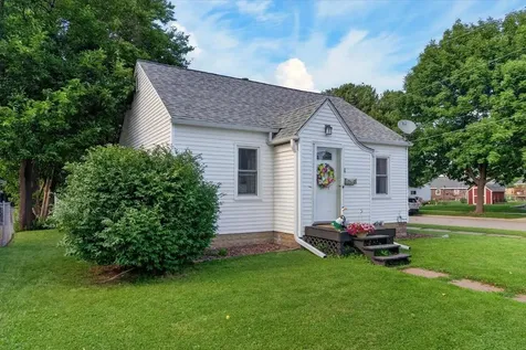 1557 Forest Avenue Waterloo IA 50702