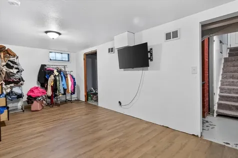 1557 Forest Avenue Waterloo IA 50702