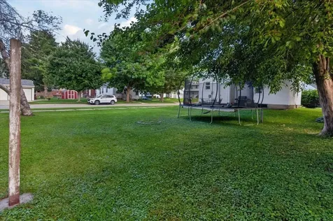1557 Forest Avenue Waterloo IA 50702