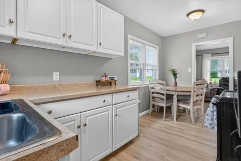 1557 Forest Avenue Waterloo IA 50702