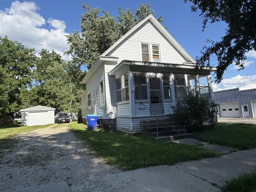 15 & 17 3rd Avenue NW Oelwein IA 50662