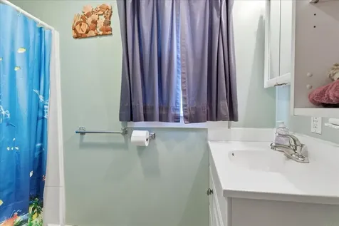 2227 E 4th Street Waterloo IA 50703