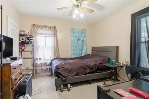 2227 E 4th Street Waterloo IA 50703