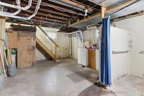 2227 E 4th Street Waterloo IA 50703