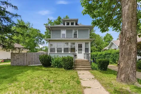 2227 E 4th Street Waterloo IA 50703
