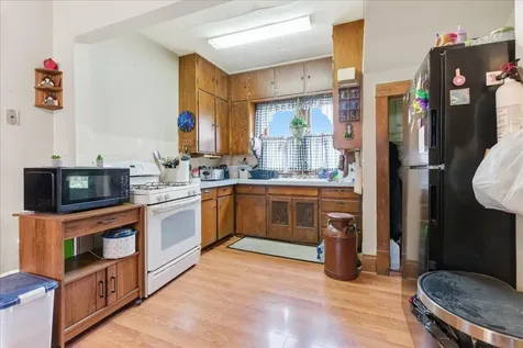 2227 E 4th Street Waterloo IA 50703
