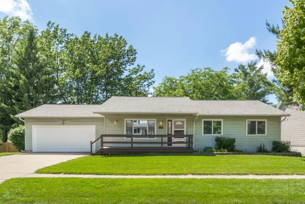 711 Hearthside Drive Cedar Falls IA 50613