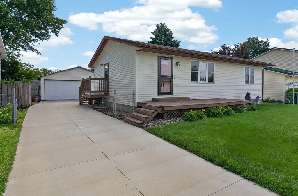 903 Heartland Hills Drive Waterloo IA 50701