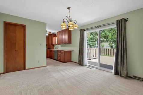 741 Wildwood Road Waterloo IA 50701