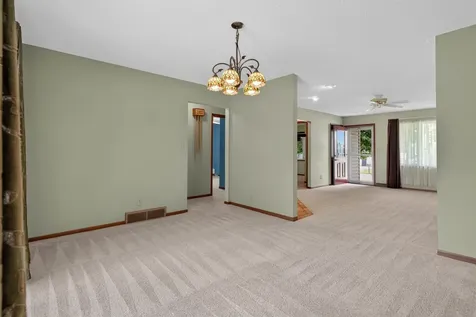 741 Wildwood Road Waterloo IA 50701