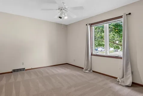 741 Wildwood Road Waterloo IA 50701