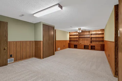 741 Wildwood Road Waterloo IA 50701