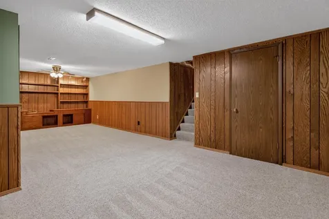 741 Wildwood Road Waterloo IA 50701