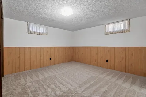 741 Wildwood Road Waterloo IA 50701