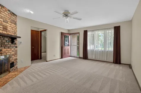 741 Wildwood Road Waterloo IA 50701