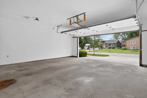 741 Wildwood Road Waterloo IA 50701