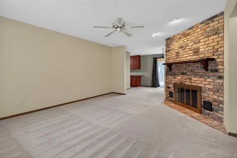 741 Wildwood Road Waterloo IA 50701