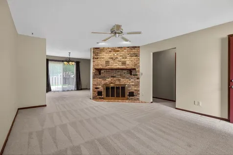 741 Wildwood Road Waterloo IA 50701
