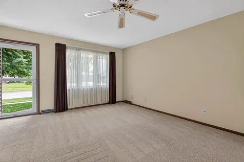 741 Wildwood Road Waterloo IA 50701