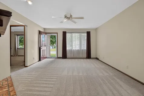 741 Wildwood Road Waterloo IA 50701