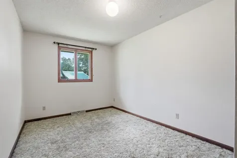 909 W Delaware Street Manchester IA 52057