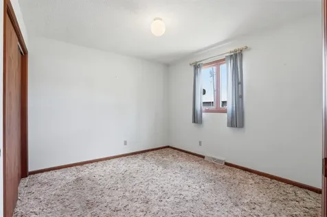 909 W Delaware Street Manchester IA 52057