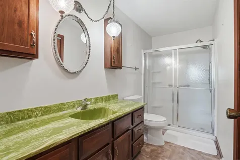 909 W Delaware Street Manchester IA 52057