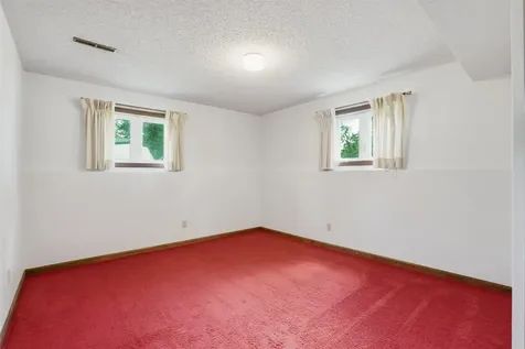 909 W Delaware Street Manchester IA 52057